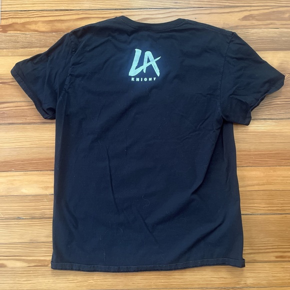 LA Knight Let Me Talk To Ya WWE Authentic Largely Black T-shirt - Picture 3 of 4